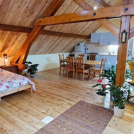 Loft Mansarde Du Train Jaune Avec Vue Sur Les Montagnes Saillagouse Luaran gambar