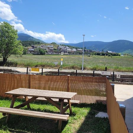 Loft Mansarde Du Train Jaune Avec Vue Sur Les Montagnes Saillagouse Luaran gambar