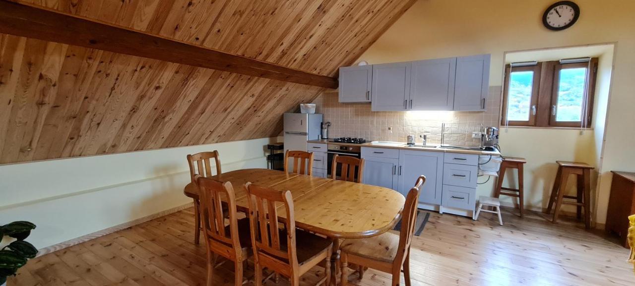 Loft Mansarde Du Train Jaune Avec Vue Sur Les Montagnes Saillagouse Luaran gambar