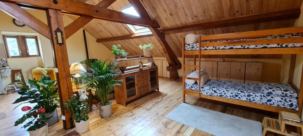 Loft Mansarde Du Train Jaune Avec Vue Sur Les Montagnes Saillagouse Luaran gambar