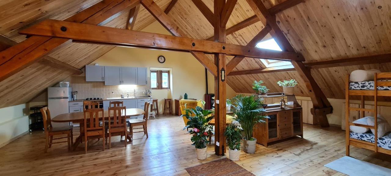 Loft Mansarde Du Train Jaune Avec Vue Sur Les Montagnes Saillagouse Luaran gambar