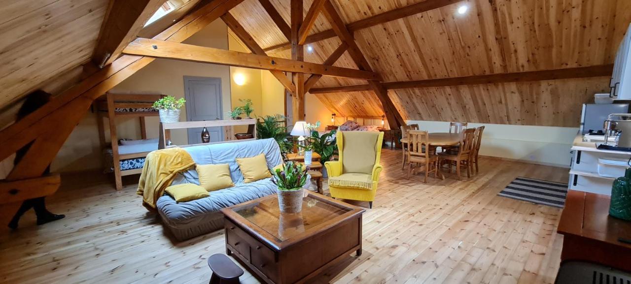 Loft Mansarde Du Train Jaune Avec Vue Sur Les Montagnes Saillagouse Luaran gambar