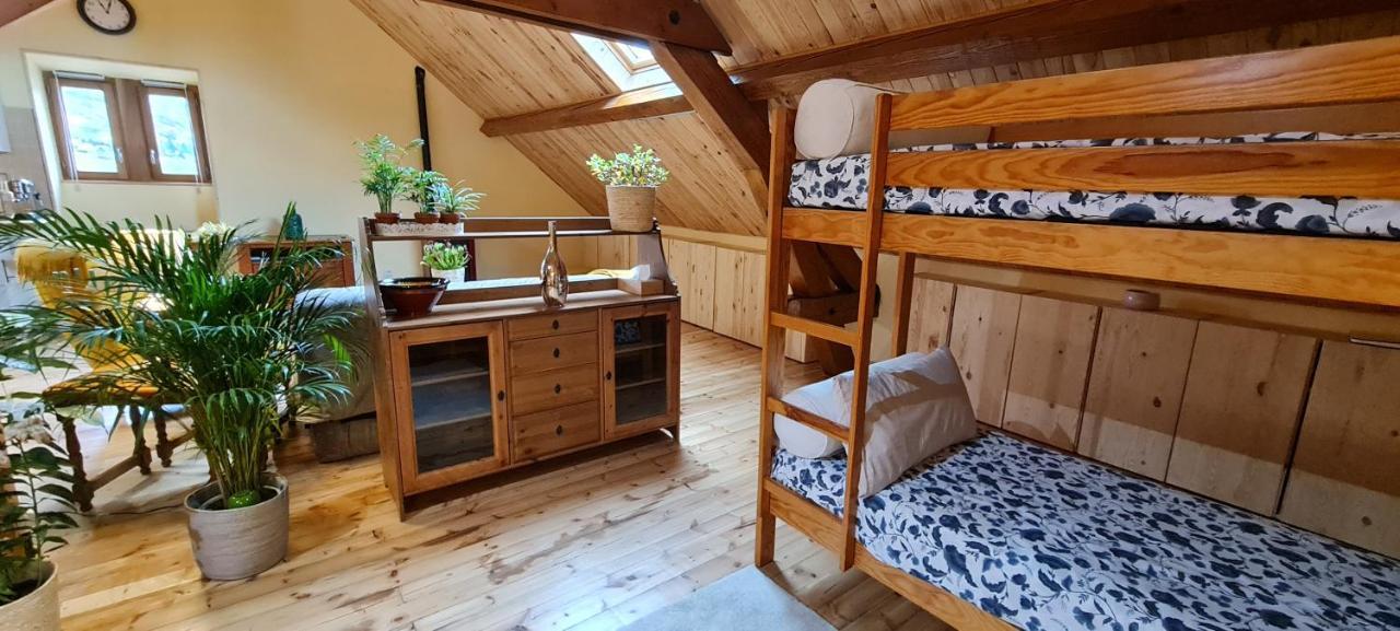 Loft Mansarde Du Train Jaune Avec Vue Sur Les Montagnes Saillagouse Luaran gambar