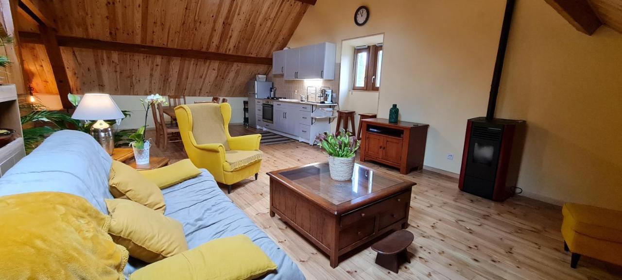 Loft Mansarde Du Train Jaune Avec Vue Sur Les Montagnes Saillagouse Luaran gambar