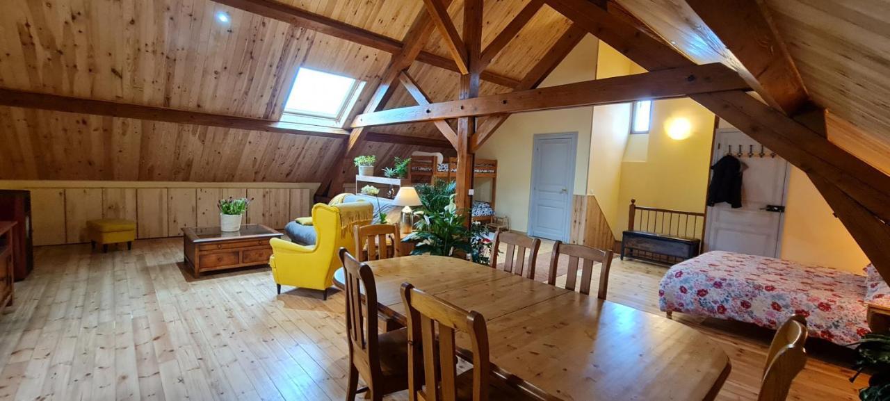 Loft Mansarde Du Train Jaune Avec Vue Sur Les Montagnes Saillagouse Luaran gambar
